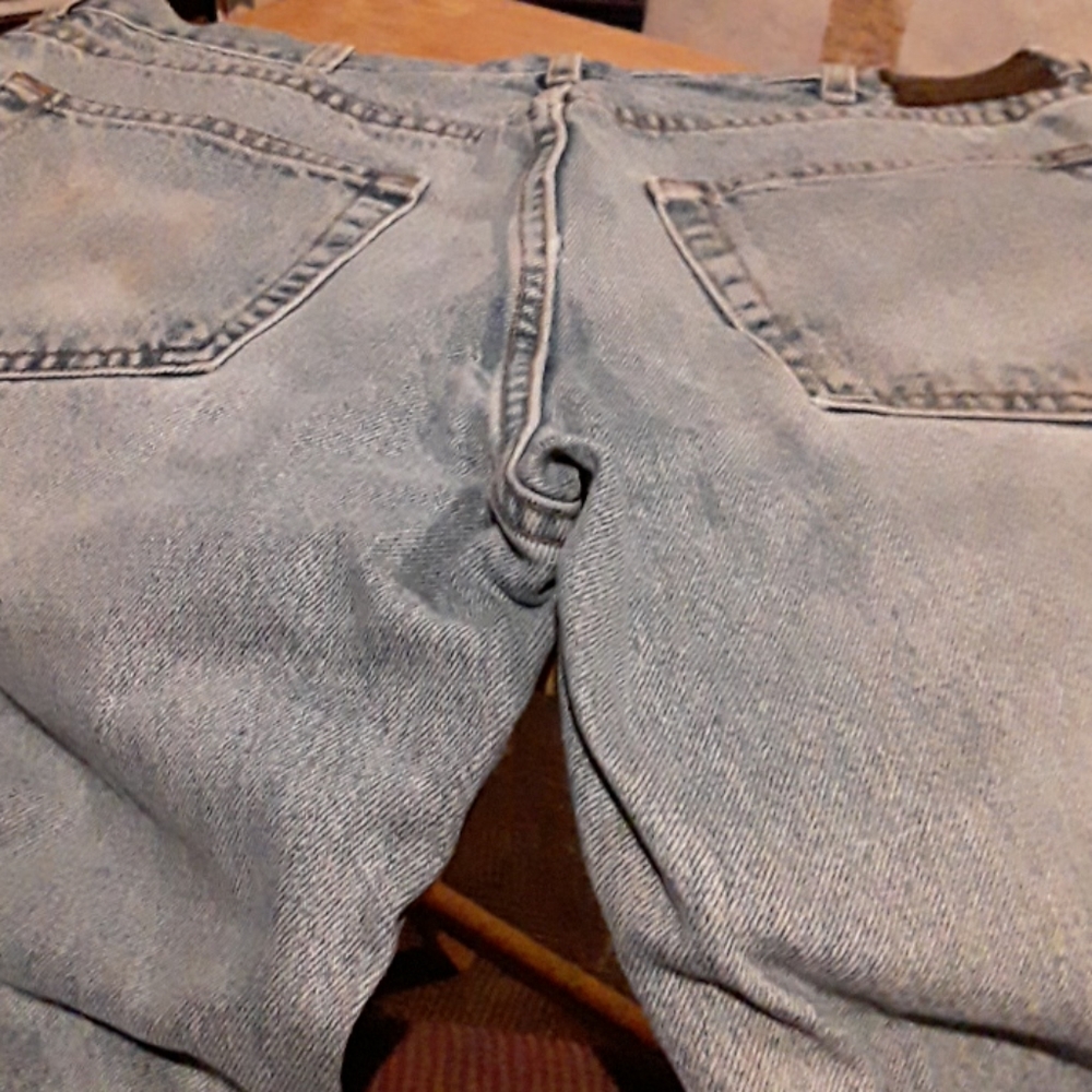 CALVIN KLEIN JEANS  MENS (  36" x 29 " ). - Picture 7 of 10